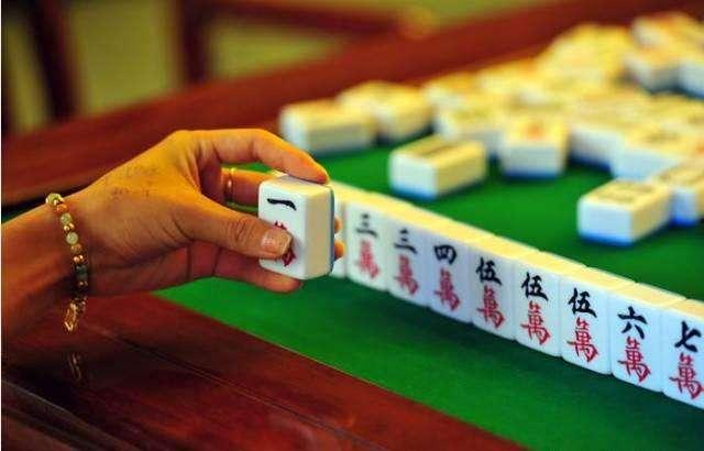 网红打麻将吃瓜图片,吃瓜群众围观笑料百出